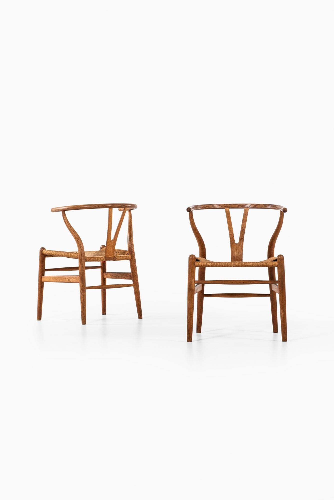 Hans Wegner wishbone / CH-24 dining chairs at Studio Schalling