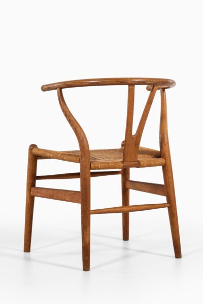 Hans Wegner wishbone / CH-24 dining chairs at Studio Schalling