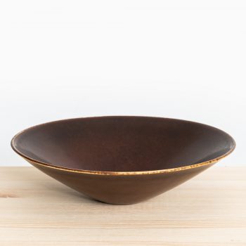 Carl-Harry Stålhane ceramic bowl in brown glaze at Studio Schalling