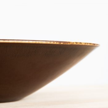 Carl-Harry Stålhane ceramic bowl in brown glaze at Studio Schalling