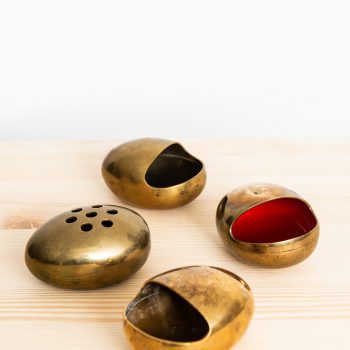 Set of 4 ashtrays in brass by Cohr at Studio Schalling