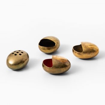 Set of 4 ashtrays in brass by Cohr at Studio Schalling