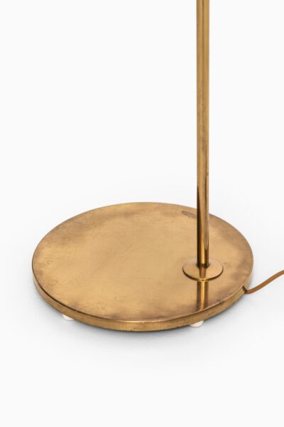 Bergbom floor lamp model G-075 in brass at Studio Schalling