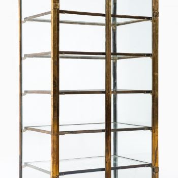 Rare display cabinet in brass and glass at Studio Schalling