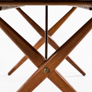 Hans Wegner dining table model AT-309 at Studio Schalling