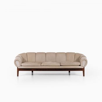 Illum Wikkelsø sofa model Croissant at Studio Schalling