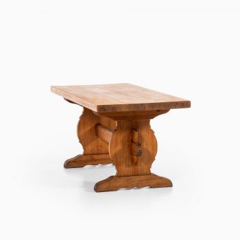 Large dining table in pine by Krogenes at Studio Schalling