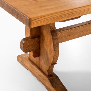 Large dining table in pine by Krogenes at Studio Schalling
