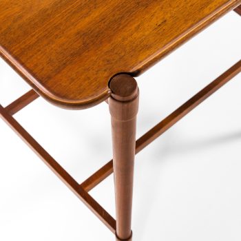 Peter Hvidt side / tray table model 1775 at Studio Schalling