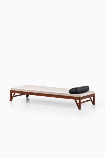 Teak daybed from 1950's with V-shaped legs at Studio Schalling
