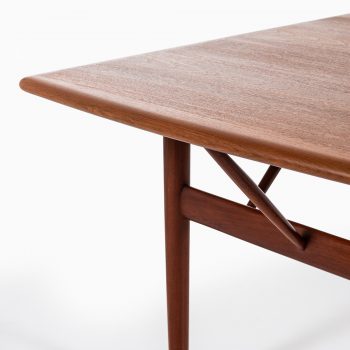Povl Dinesen dining table model PD 700 at Studio Schalling