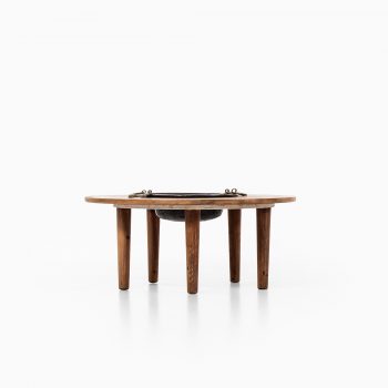 Round coffee table in pine and brass at Studio Schalling