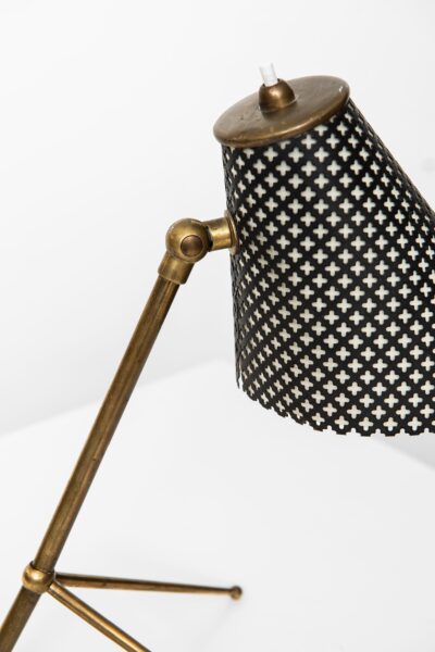 Table lamp in brass and black lacquered metal at Studio Schalling
