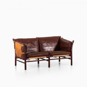 Arne Norell Ilona sofa in dark red leather at Studio Schalling