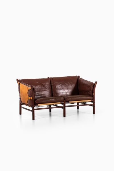 Arne Norell Ilona sofa in dark red leather at Studio Schalling