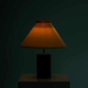 Table lamp in brass and pigskin leather at Studio Schalling