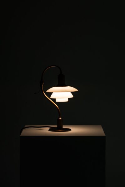 Poul Henningsen the question mark table lamp at Studio Schalling