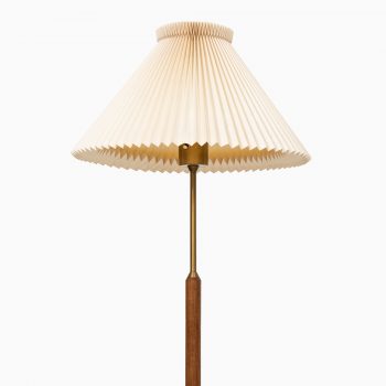 Bergbom floor lamp model G-31 in brass and teak at Studio Schalling