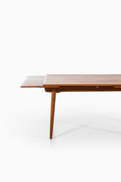 Hans Wegner dining table model AT-312 at Studio Schalling