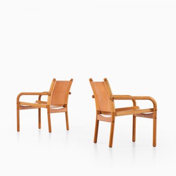 Easy chairs in oak and cognac brown leather at Studio Schalling