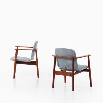 Børge Mogensen armchairs in teak at Studio Schalling
