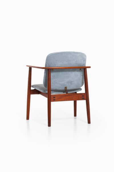 Børge Mogensen armchairs in teak at Studio Schalling