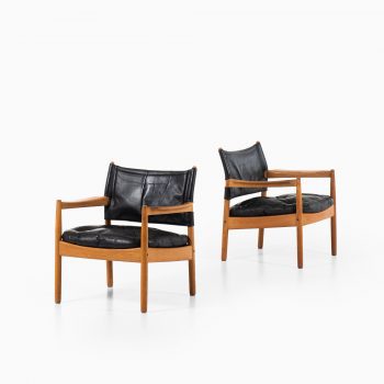 Gunnar Myrstrand easy chairs in oak and black leather at Studio Schalling