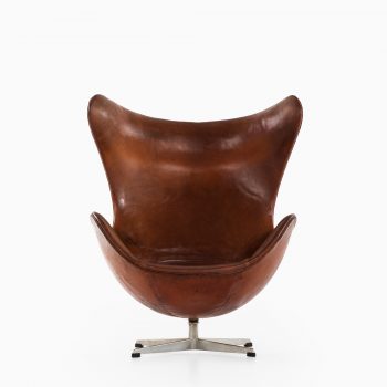 Arne Jacobsen 1st edition egg in cognac leather at Studio Schalling
