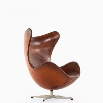 Arne Jacobsen 1st edition egg in cognac leather at Studio Schalling