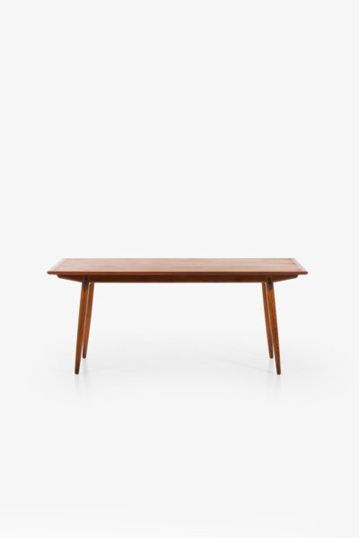 Hans Wegner dining table model JH-570 at Studio Schalling