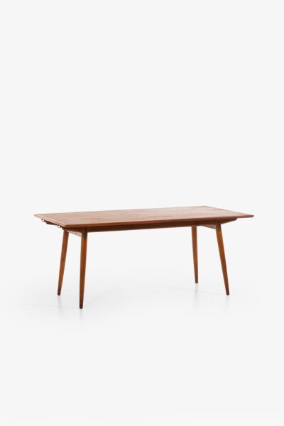 Hans Wegner dining table model JH-570 at Studio Schalling