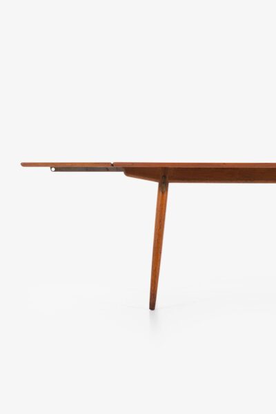 Hans Wegner dining table model JH-570 at Studio Schalling