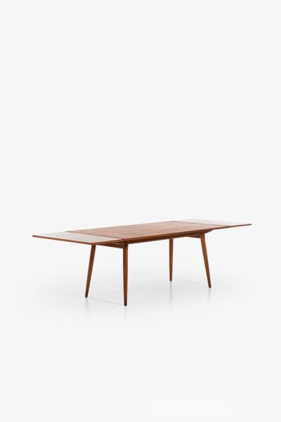 Hans Wegner dining table model JH-570 at Studio Schalling