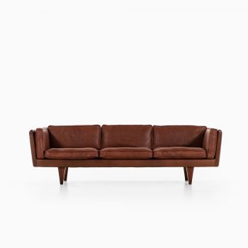 Illum Wikkelsø sofa model V11 by Holger Christiansen at Studio Schalling
