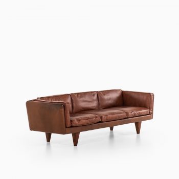 Illum Wikkelsø sofa model V11 by Holger Christiansen at Studio Schalling