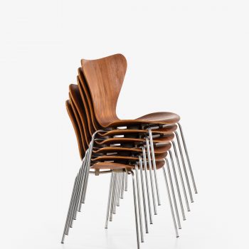 Arne Jacobsen dining chairs model 3107 at Studio Schalling