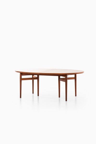 Arne Vodder dining table model 212 in teak at Studio Schalling