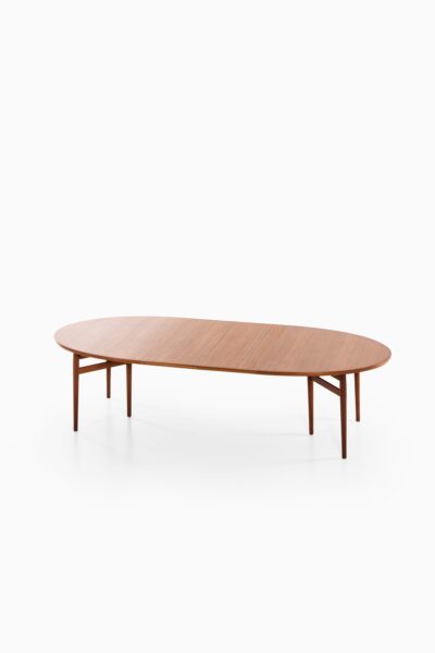 Arne Vodder dining table model 212 in teak at Studio Schalling