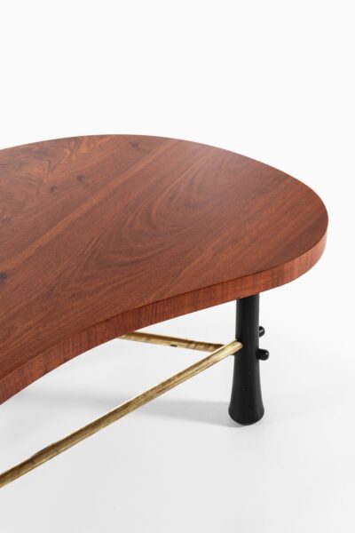 Kidney shaped coffee table in mahogany at Studio Schalling