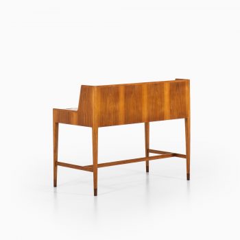 Freestanding desk in walnut at Studio Schalling