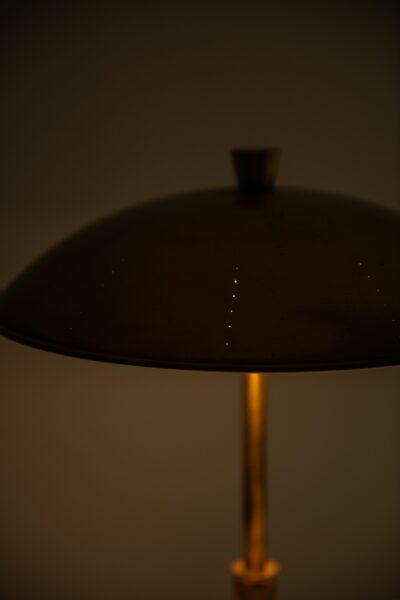 Table lamp in brass by unknown designer at Studio Schalling