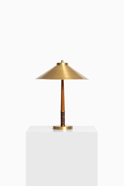 Table lamp in brass, teak and leather at Studio Schalling