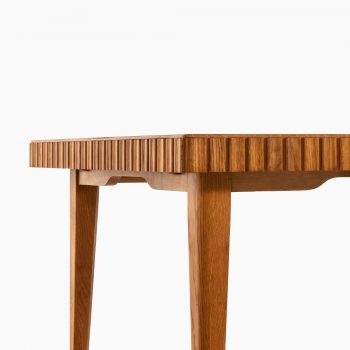 Dining table in oak and mahogany at Studio Schalling