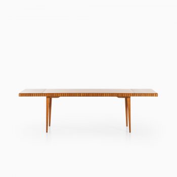 Dining table in oak and mahogany at Studio Schalling