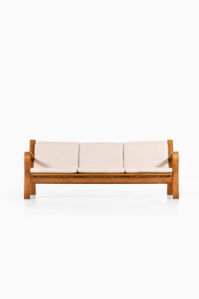 Hans Wegner sofa model GE-671 by Getama at Studio Schalling