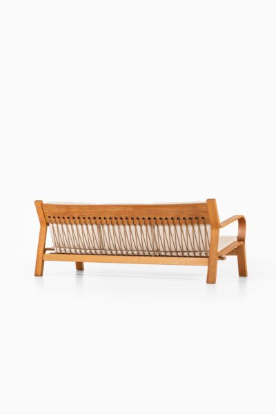 Hans Wegner sofa model GE-671 by Getama at Studio Schalling