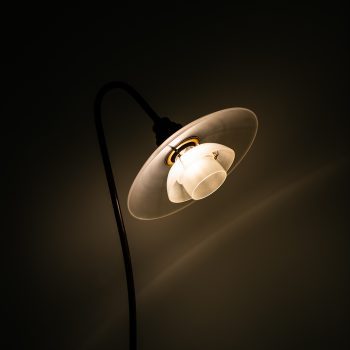 Poul Henningsen floor lamp 'Syvtallet' at Studio Schalling