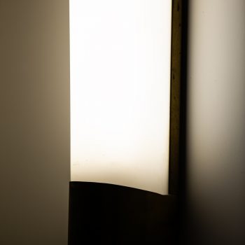 Large wall lamp in brass and white plastic at Studio Schalling