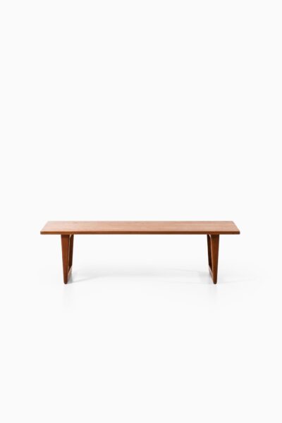 Børge Mogensen coffee table model 261at Studio Schalling