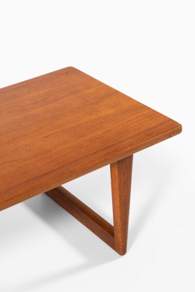 Børge Mogensen coffee table model 261at Studio Schalling